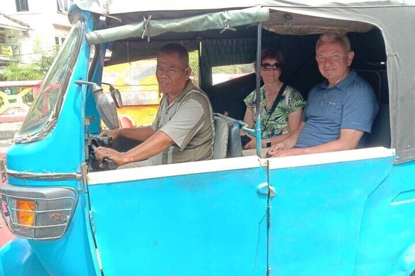 Tuktuk (bajay) local experience exploring china Town.