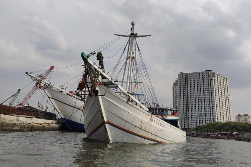 Look at Jakarta Local Experience Tour With Boating
