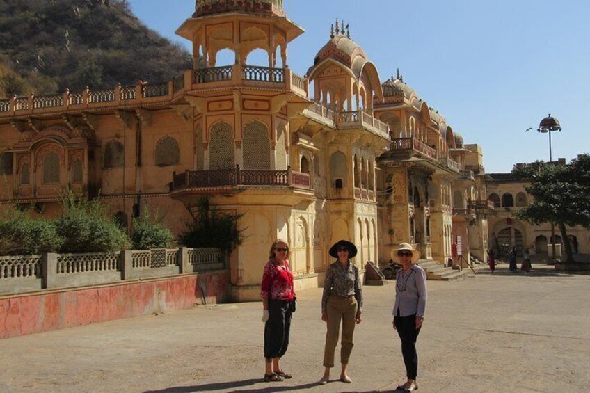 2 Days Jaipur Tour from Delhi By Private Vehicle