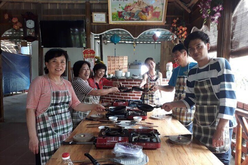 Hoi An Eco Tour & Cooking Class ( local market ,basket boat ,fishing,cooking )