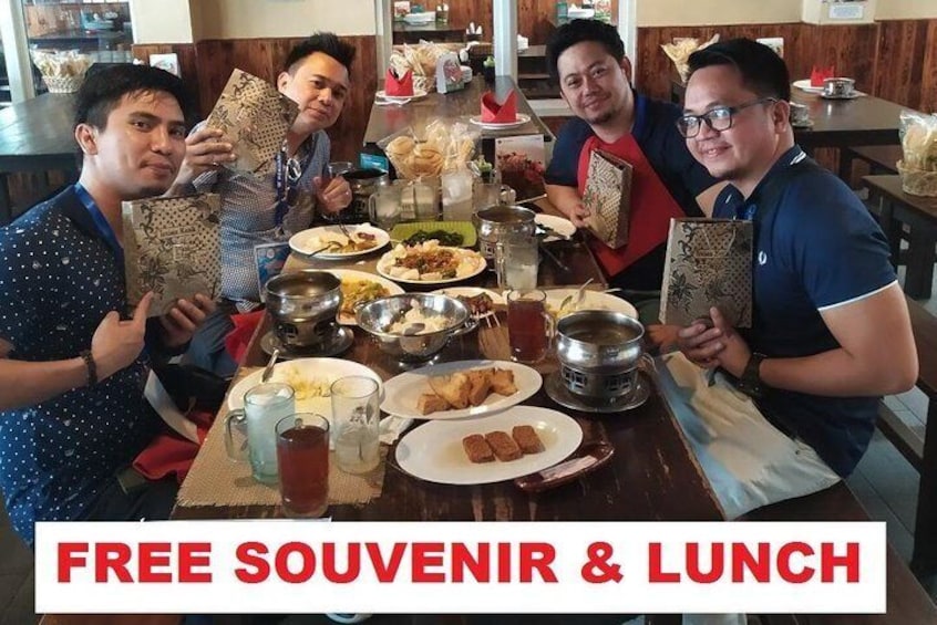 Our service include Lunch & get free Souvenir