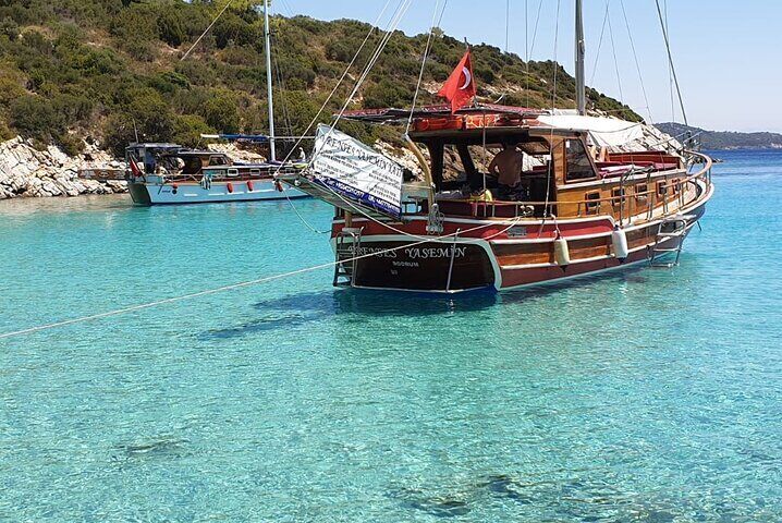 Bodrum Private Gulet Tour With Lunch