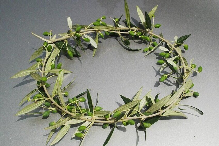 here was only one winner per event and they were crowned with an olive wreath made of wild olive leaves.