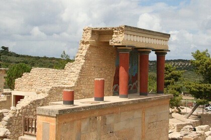 Private Tour at the Palace of Knossos and Museum in Crete