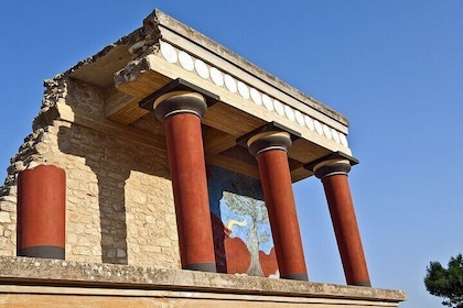 Private Tour Knossos, Archaeological Museum & Stroll at Old Town of Herakli...