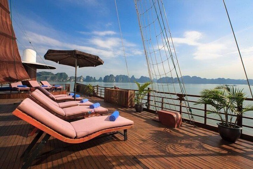 2-Day Halong Bay With 3 Star Cruise from Hanoi: Deluxe Cabin, Cave, Kayaking