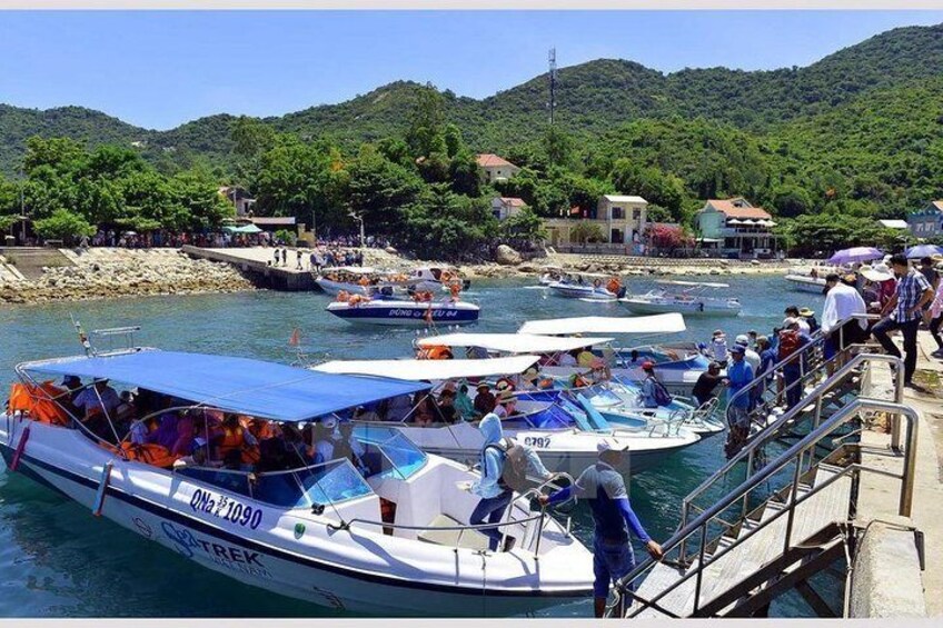 Cham Islands Full-Day Tour: Speed Boat, Lunch, Snorkeling and Beach