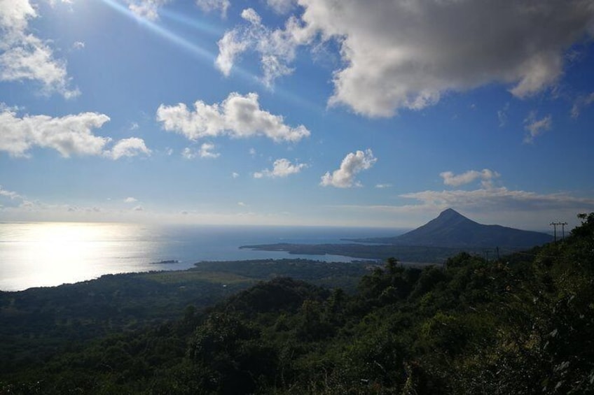 Île aux Benitiers and le Morne view point 