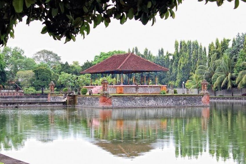 Mayura Water Palace