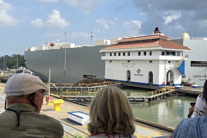  Panama City: Private Layover Canal & City Tour