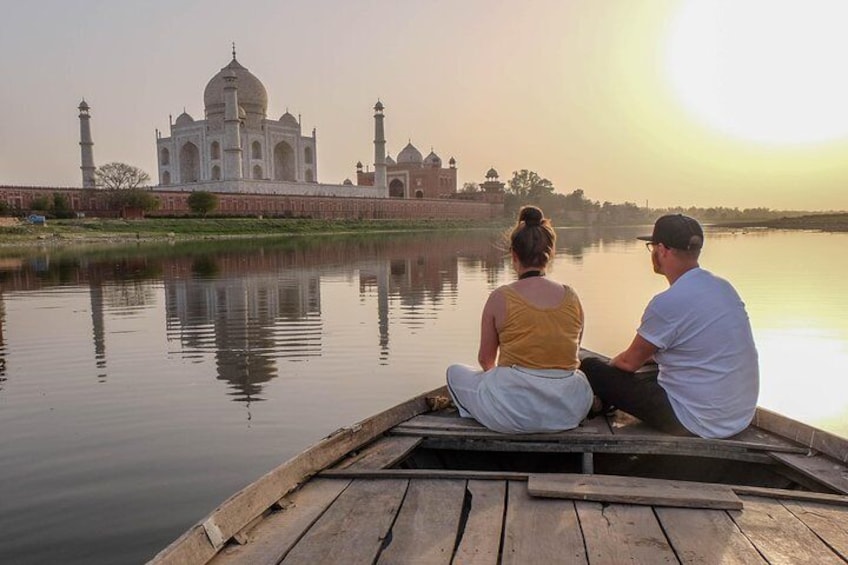 Private Taj Mahal at Sunrise and Agra Day Tour from Delhi