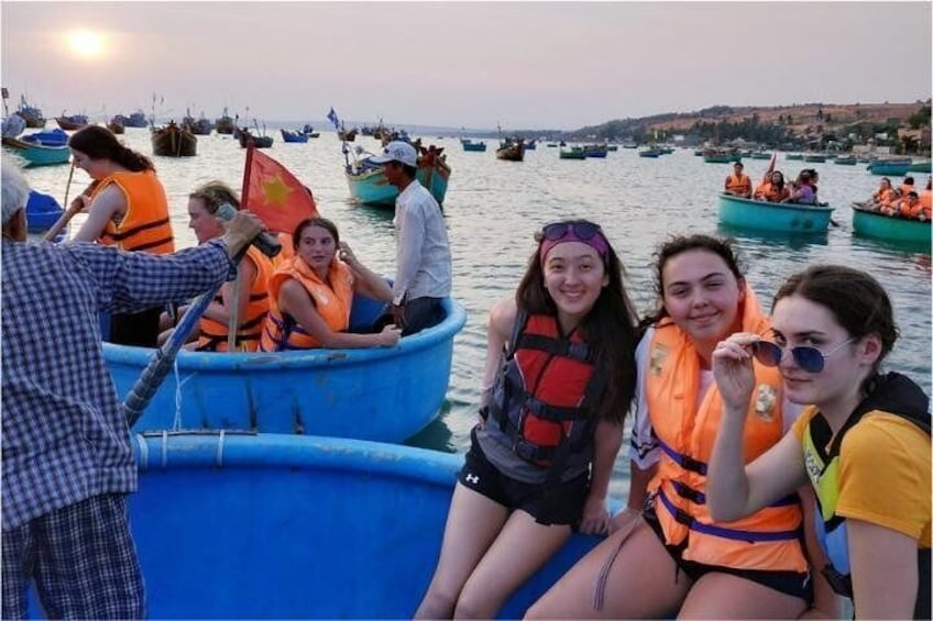 Round Boat & Enjoying Daily Local life Activities 