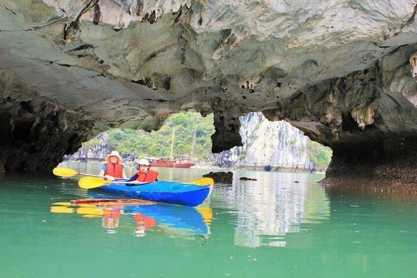 kayaking in Halong Bay
