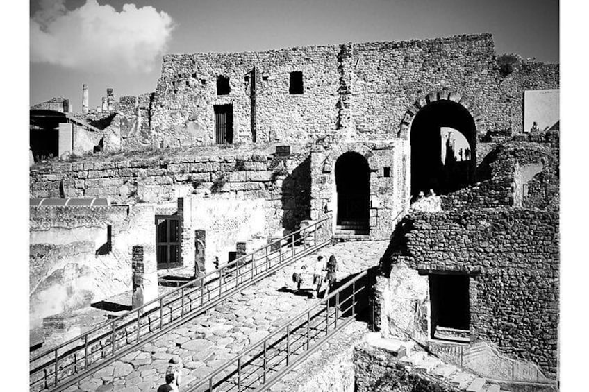Pompeii private small group tour - 4 hours including transfers