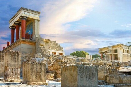 Crete private tour: Knossos Palace, Archaeological museum, and Heraklion To...