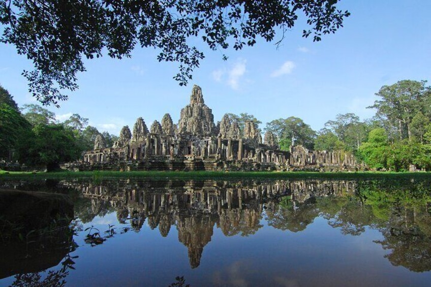 4 Days Private Guide Tour Phnom Penh to Siem Reap included domestic flight
