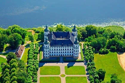 Stockholm privat tur til Skokloster slott og vikingbyen Sigtuna med VIP-bil