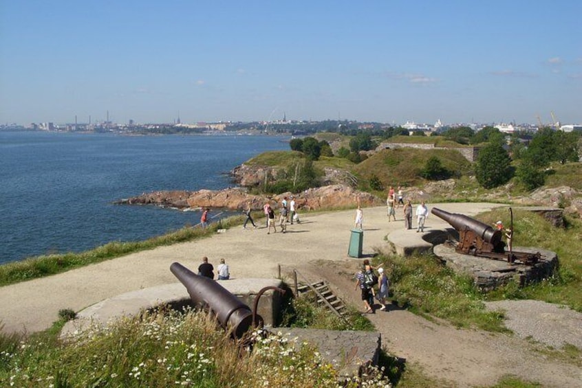 Private Helsinki sightseeing and Suomenlinna fortress by VIP car and ferry