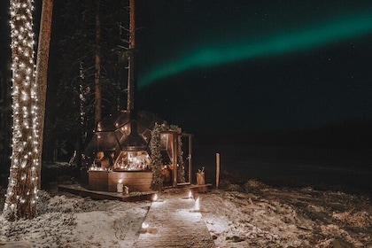 Dîner aurores boréales dans un igloo de verre