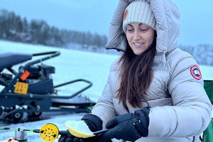 RRIVATE Pêche sur glace Scooters des neiges Déjeuner 3 plats dans un igloo ...