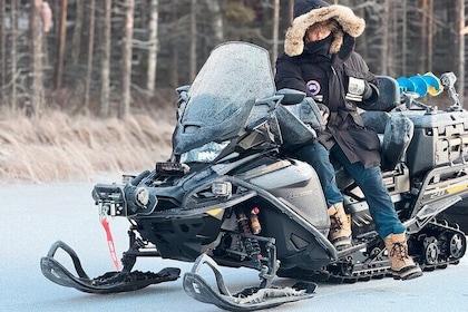 RRIVATE Pesca en hielo Scooters de nieve Almuerzo de 3 platos en un iglú de...