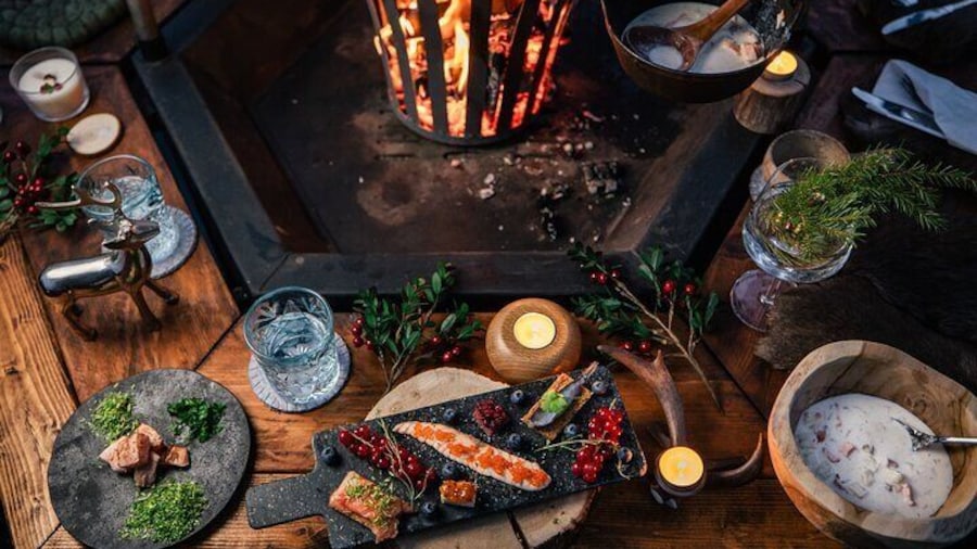 PRIVATE Glass Igloo Dinner Under Northern Lights
