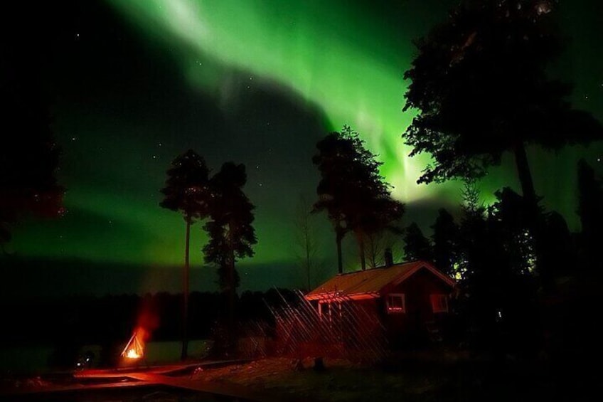 PRIVATE Glass Igloo Dinner Under Northern Lights 