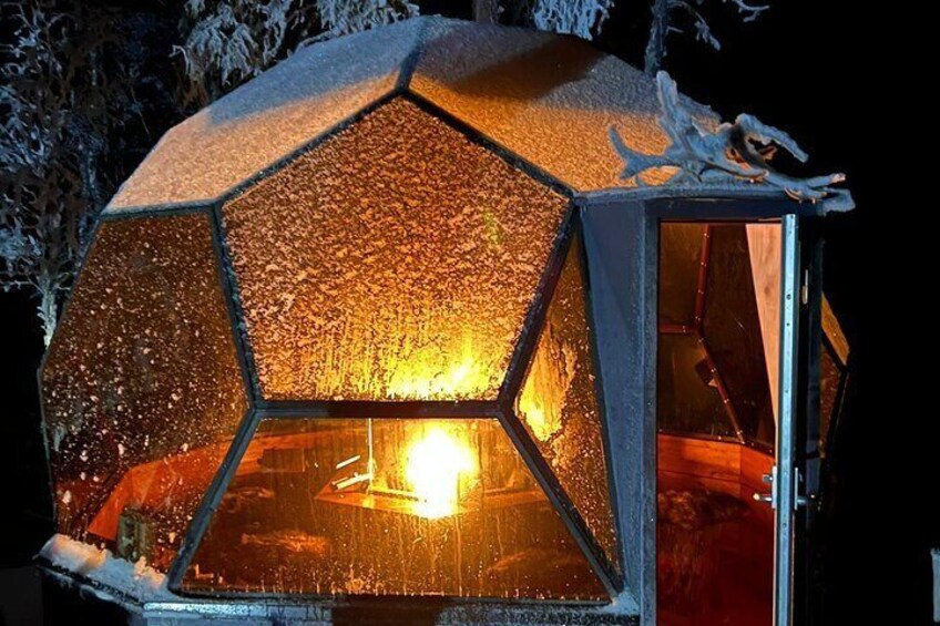 PRIVATE dinner in a Glass Igloo under Northern Lights 