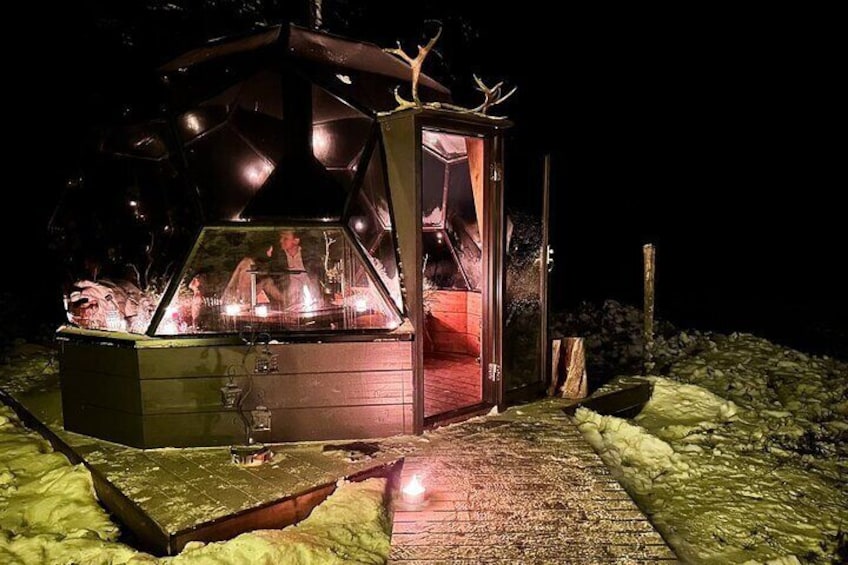 PRIVATE Glass Igloo Dinner Under Northern Lights 