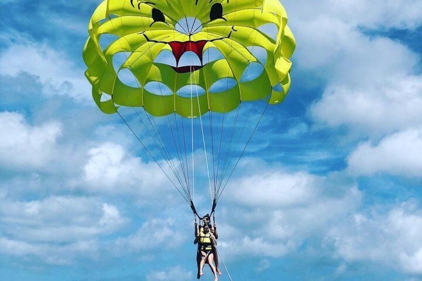 Noord Parasailing with Unparalleled Views