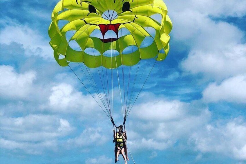 Noord Parasailing with Unparalleled Views