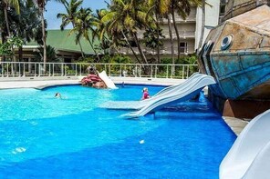 Maho Area Roundtrip Airport Transfers