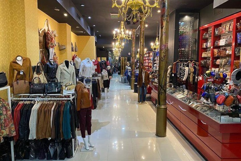 Shopping Tour Leather Products BA