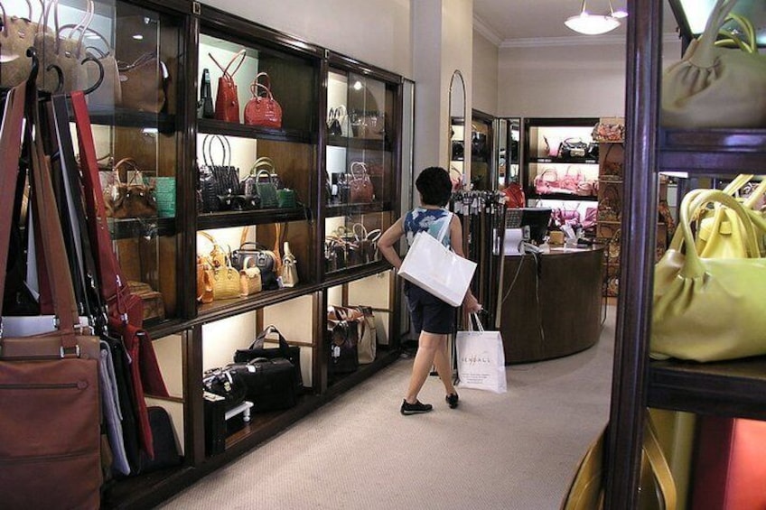 Shopping Tour Leather Products BA