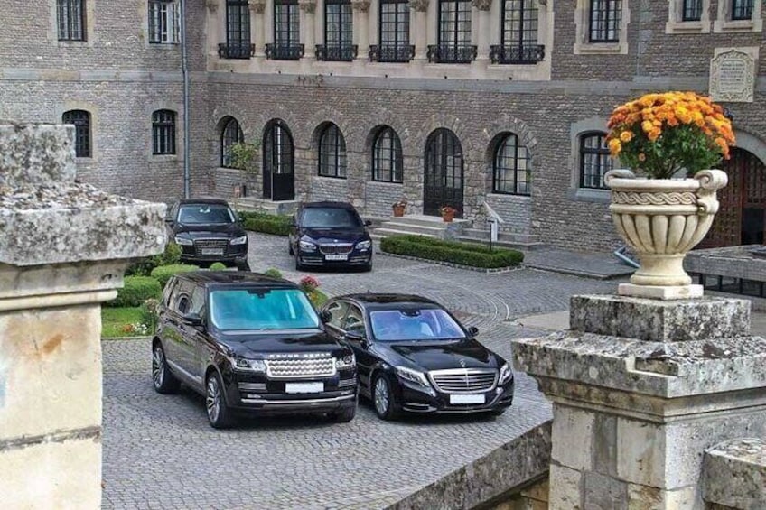 Luxury Tours Belfast provides Executive First Class Luxury Vehicles for your Private Hire Tour, bespoke to your requirements, with fully qualified "Welcome Host" drivers.