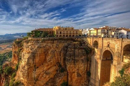 Private ture fra Malaga til Ronda og den hvide landsby Setenil op til 8 pax
