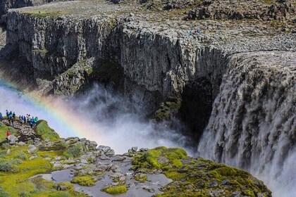 Excursión de un día al lago Myvatn, Dettifoss y Goddafoss Waterfalls desde ...