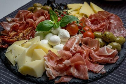 Alicante Private Experience with Tapas and Drinks