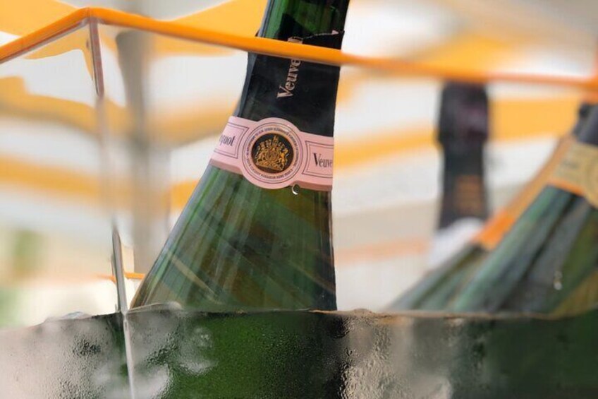 Exclusive Champagne Tour ( All included ): 2 Famous houses & restaurant