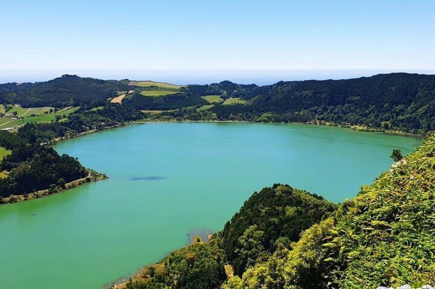 Full-Day Furnas Tour: Lake, Fumaroles and Thermal Pools 4x4