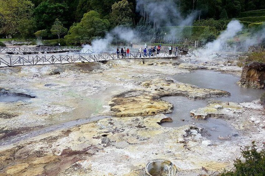 Full-Day Furnas Tour: Lake, Fumaroles and Thermal Pools 4x4