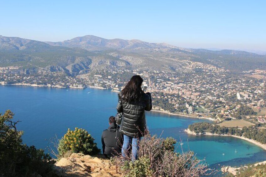 Cassis pebbly beaches, calanques, limestone cliffs and driving the spectacular scenic Route des Crêtes along the clifftops to Cap Canaille