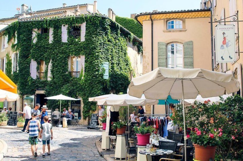 Avignon and the inspirational villages of the Vauclause - L'Isle sur la Sorgue, Fontaine de Vaucluse, bric-a-brac, antiques & renaissance frescos