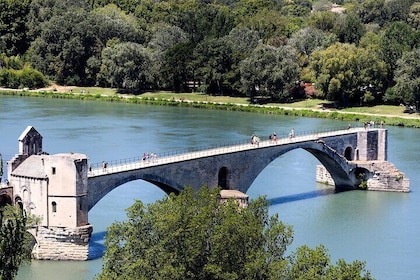 Avignon, Fontaine de Vaucluse & L'Isle sur la Sorgue's brocante & antiques