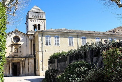 Medieval villages Les Baux, St Rémy de Provence & Alpilles wine