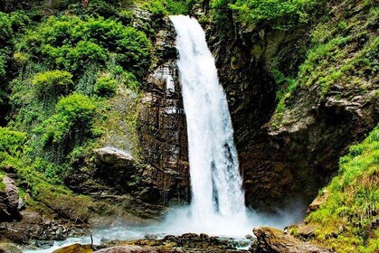 Kakheti Tour: Signagi + Bodbe Monastery + Gurgeniani Waterfall