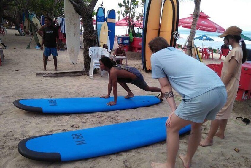 Explaning how to do surf ♂️