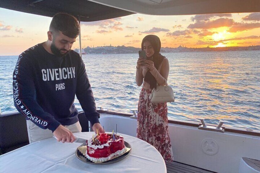 Sunset Cruise on Luxury Yacht Istanbul Bosphorus