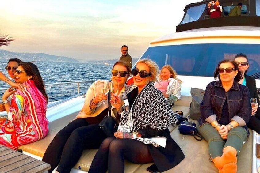 Sunset Cruise on Luxury Yacht Istanbul Bosphorus