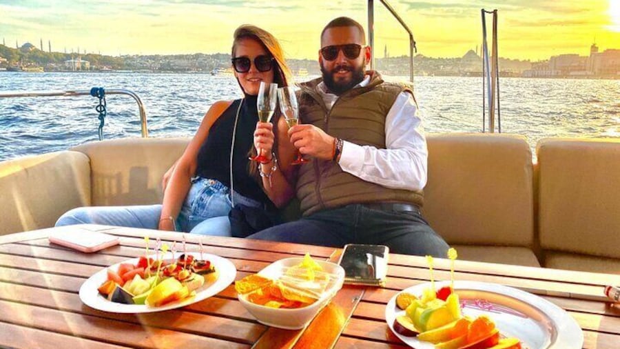 Sunset Cruise on Luxury Yacht Istanbul Bosphorus